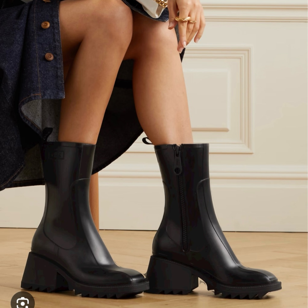 Like New! Chloe Betty Black Rubber Platform Rain Boots Size 39/9
